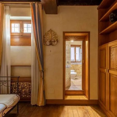 Iflat Golden Gem In Trevi *