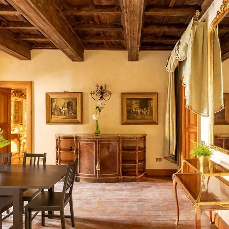 Iflat Golden Gem In Trevi * Rome