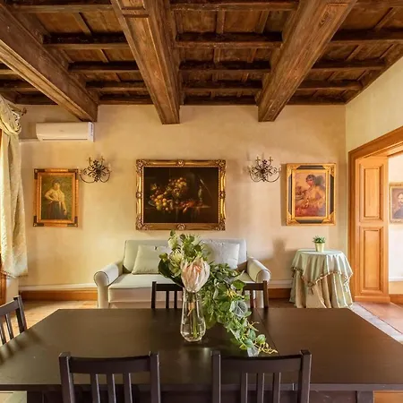 Iflat Golden Gem In Trevi * Rome